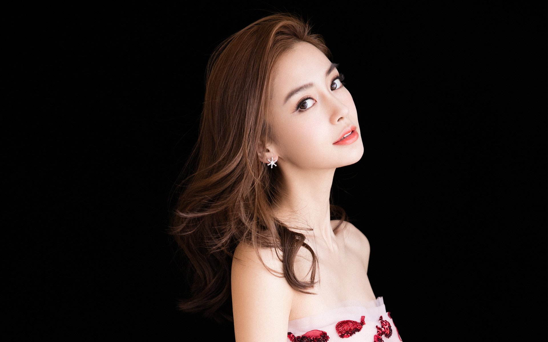 浓眉表示节能打法能延续整个赛季，浓眉效力的球队