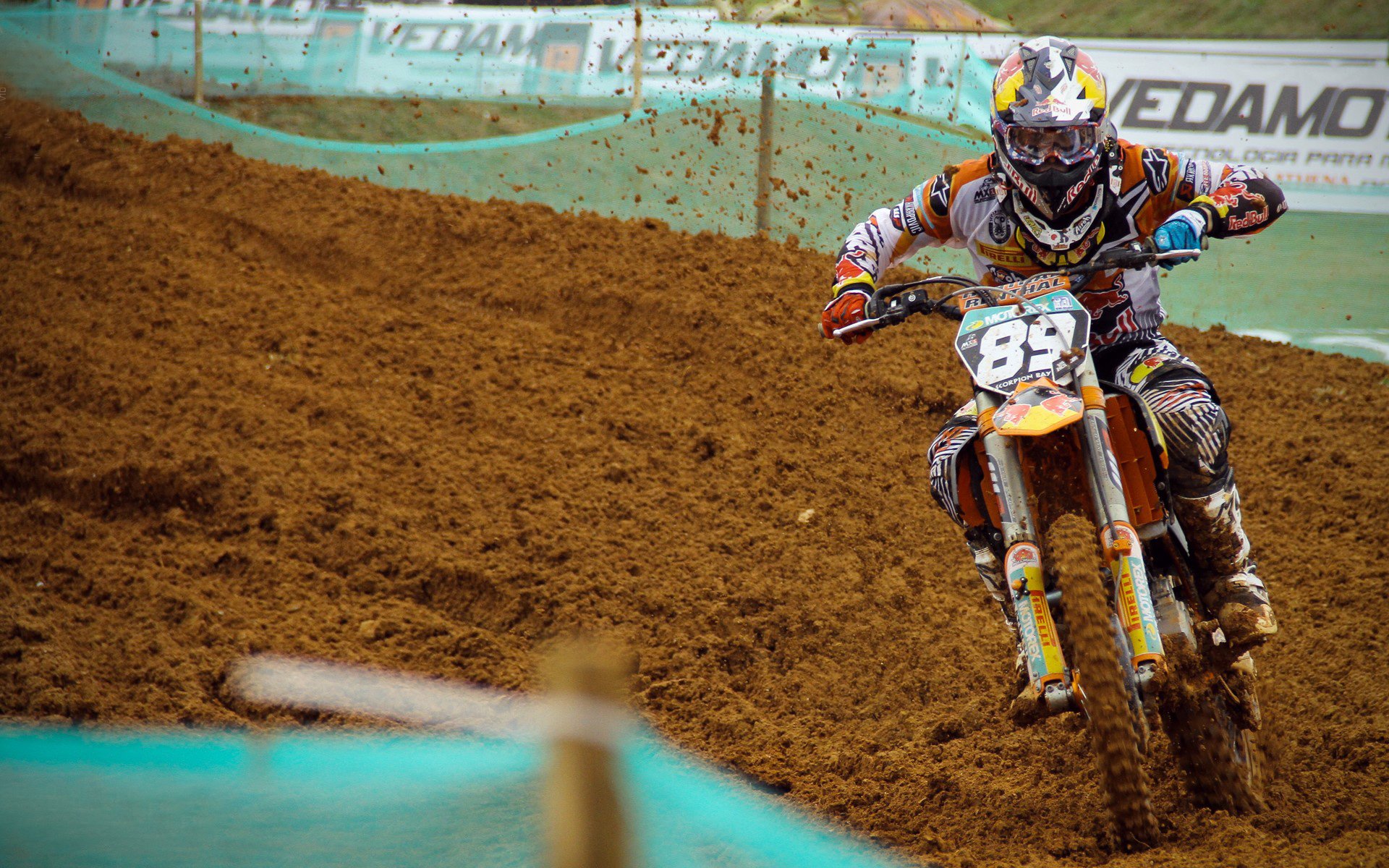 全国青少年足球特色学校建设步伐加快，青训体系逐步完善，全国青少年足球示范校